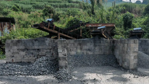 德宏地区处理筛沙机、锤破机等破碎设备