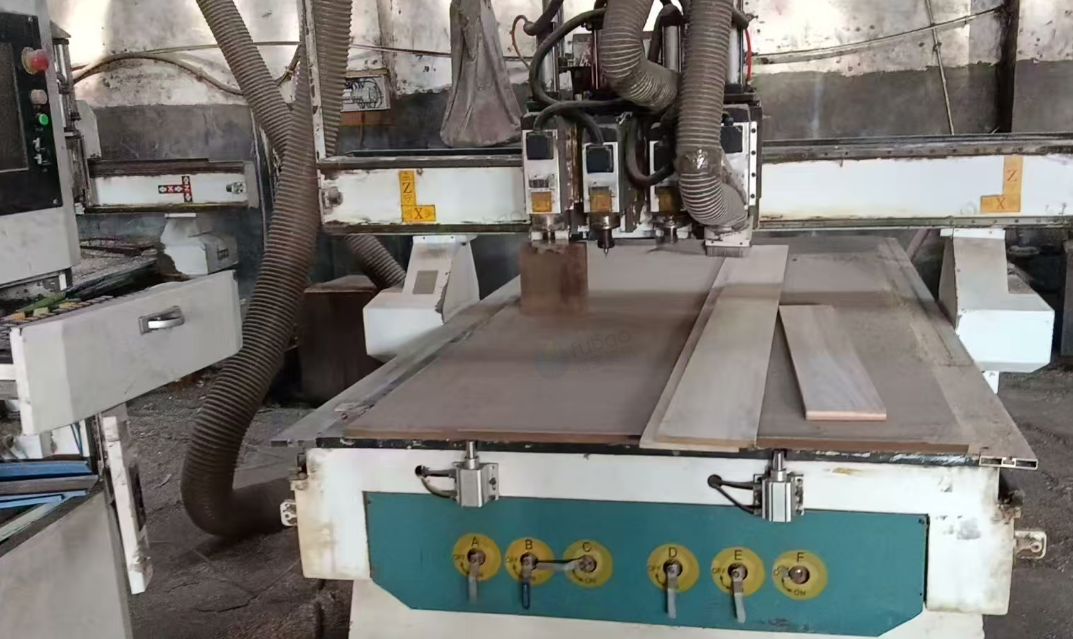 岳阳地区处理凡旭2工序开料机、北京金雕2工序开料机，3台4工序开料机、五环螺杆空压机等整厂设备