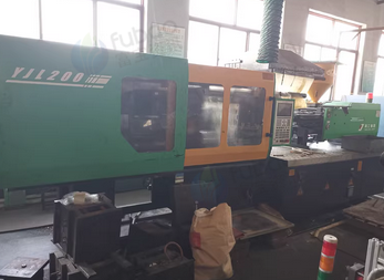 廊坊地区处理注塑机、上料机4台，线盒冲孔机