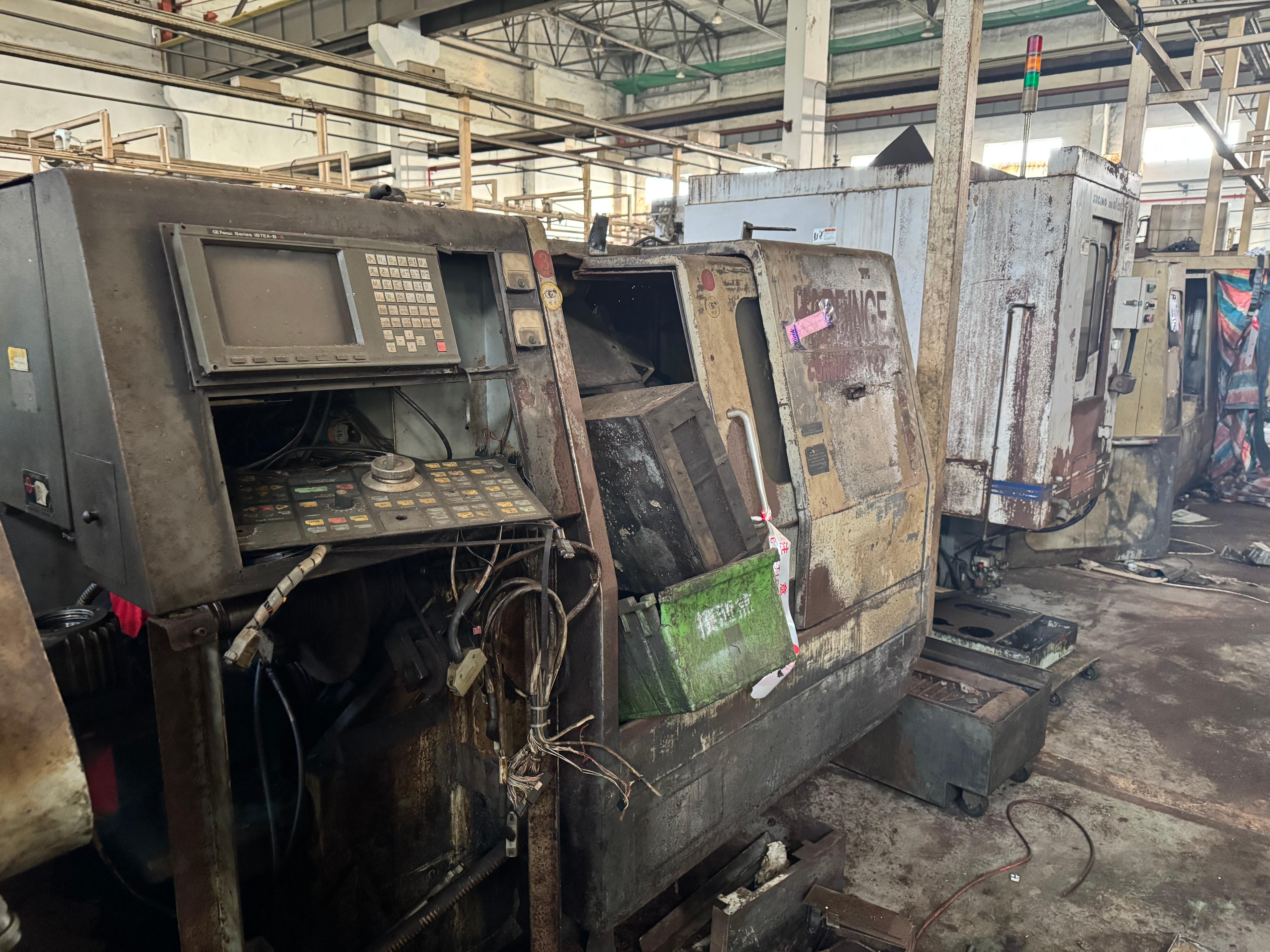 12月22日重庆巴南建设汽车公司电动旋转叉车、立式加工中心、数控车床等12台报废机器设备转让公告