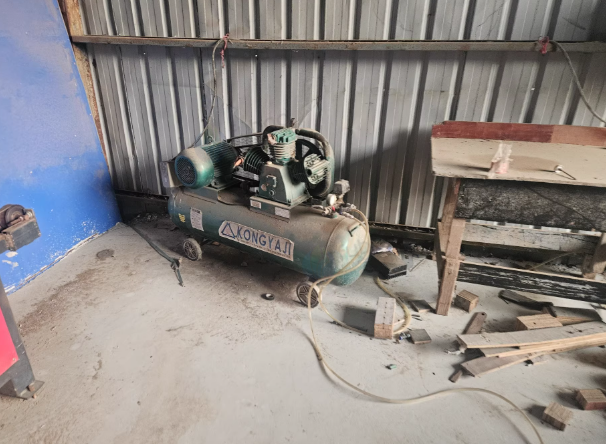 连云港地区工厂处理250KVA箱式变压器1台、脚墩机全套设备