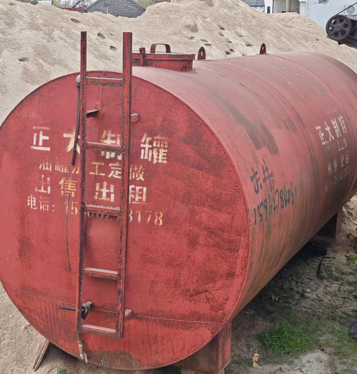 泰州地区处理60T水泥罐、100Y水泥罐、抓斗、搅拌机、送料机等