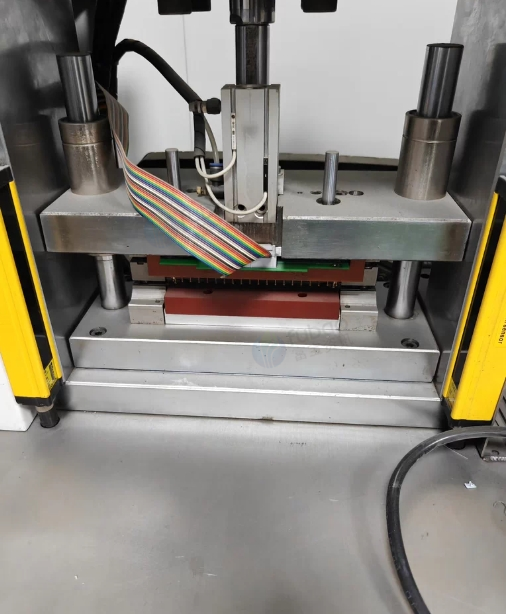 东莞地区工厂处理8温区回流焊经济型、15KW20匹的空压机、LED切角测试一体机