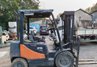 淄博地区处理斗山2.5吨柴油叉车
