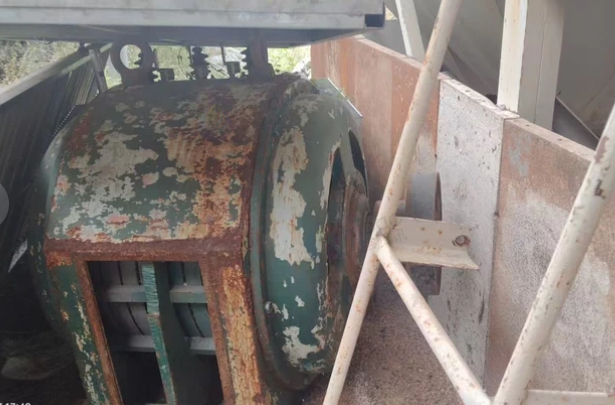 贵阳地区处理320KW8级发电机一台、630KW8级发电机两台、冲击80水机两套630KW变压器两台