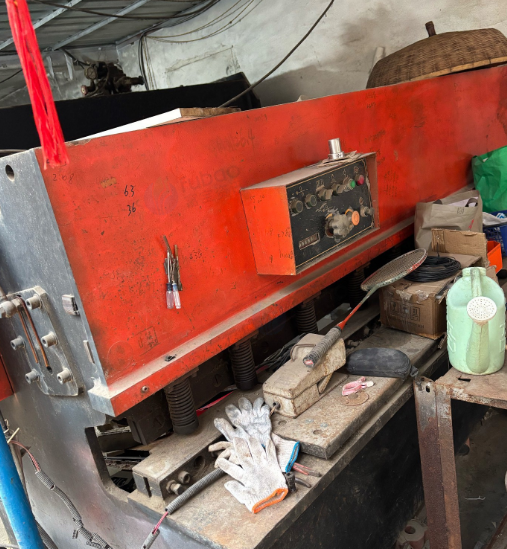 徐州地区工厂处理WC67Y-40/2500南通沪鸿液压板料折弯机1台、189液压摆式剪板机1台、冲床等