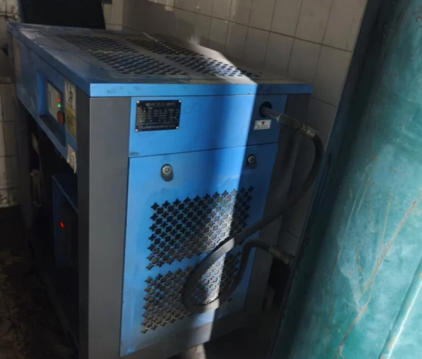 东莞地区工厂处理螺杆式空压机一套