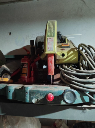 青岛地区处理切铝锯 台转 气泵 切割机 电箱零散工具等