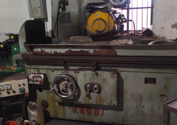 南京地区工厂处理6140x1000车床1台、平面磨1台