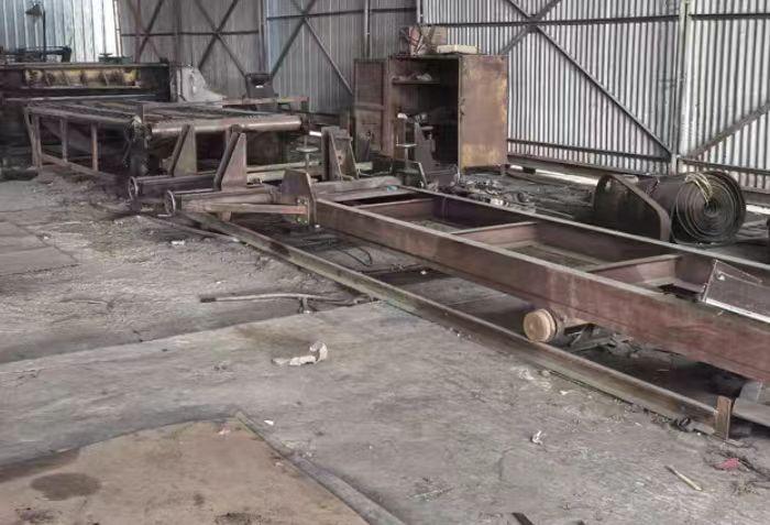 新乡地区厂房处理36吨地轨行车吊、两台开平机