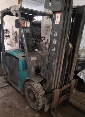 青岛地区因停产处理2台叉车