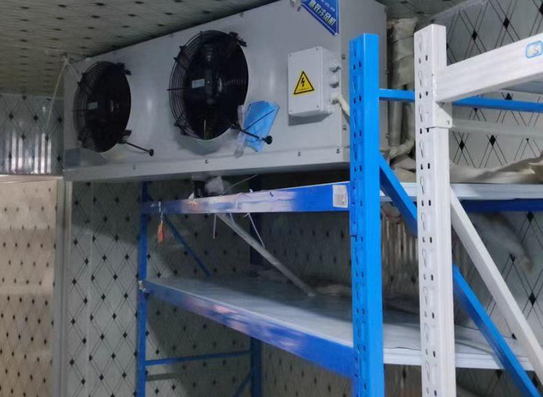 滁州地区花店转让处理15平冷库、包装台、收银台、灯箱、打印机、电脑、空调、包装材料等