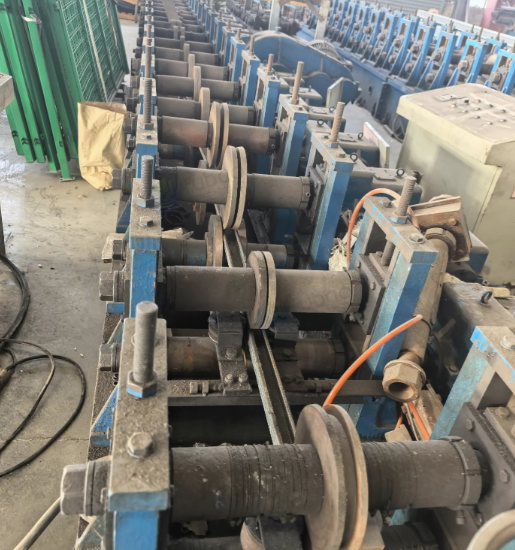 南通地区工厂处理滚压型钢机、行车2台