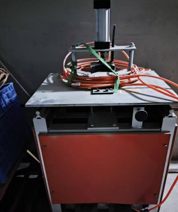 太原地区工厂处理钉角机、顶角带锯一体的做相框机器