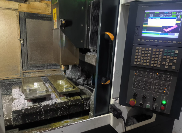 苏州地区工厂处理850加工中心1台、1160加工中心1台、780雕铣机1台