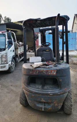 淄博地区处理斗山2.5吨柴油叉车