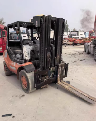 青岛地区处理4.5吨叉车