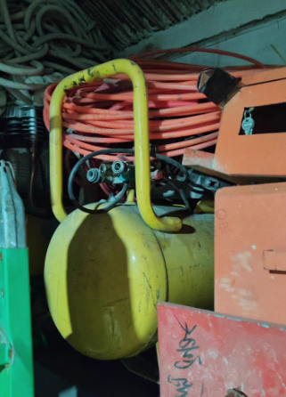 青岛地区处理切铝锯 台转 气泵 切割机 电箱零散工具等