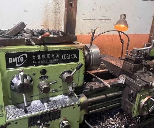 黔南地区处理自用大连Cd6140A两米车床