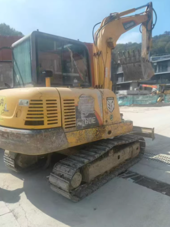 临沂地区处理19年雷沃60 17年雷沃80挖掘机