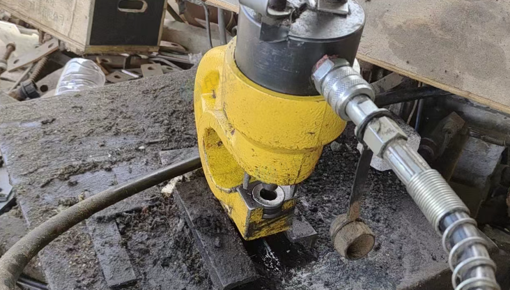 宝鸡地区处理2台液压冲孔机