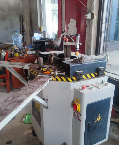 南昌地区工厂处理铝合金门窗液压组角