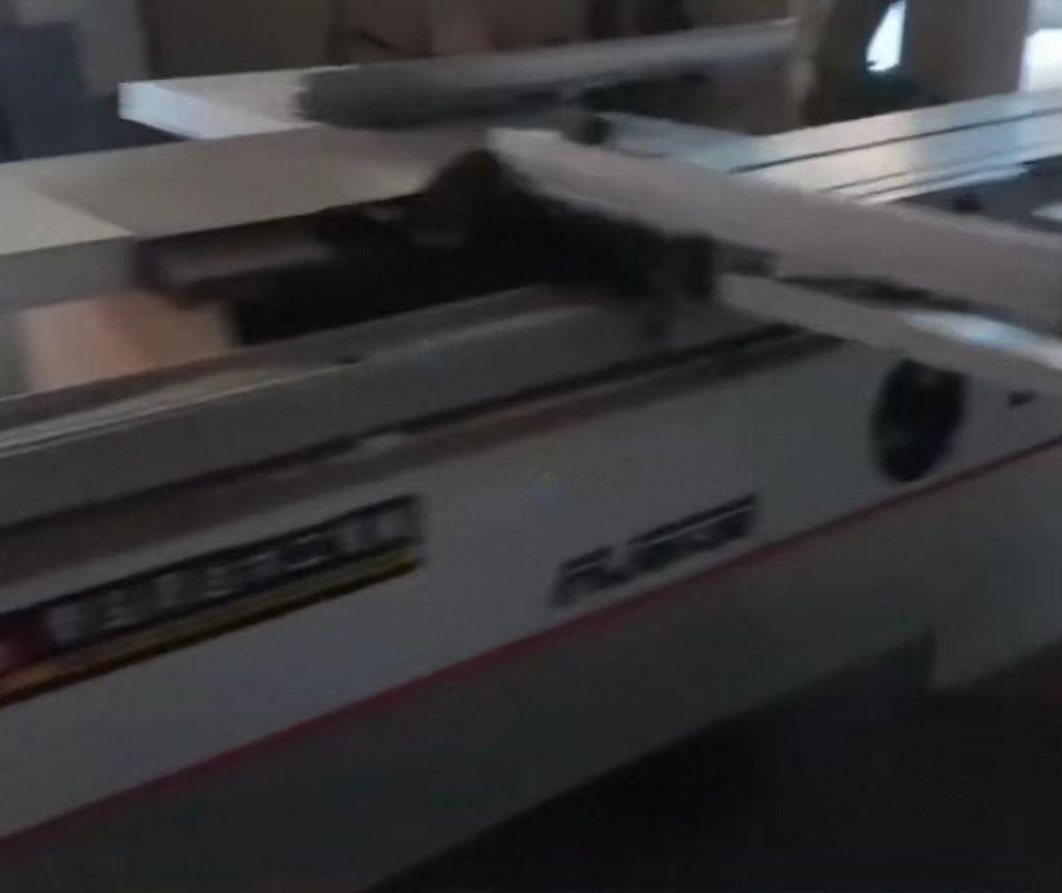 郑州地区处理开料机、封边机、侧孔机、螺杆机等屋定制整套设备