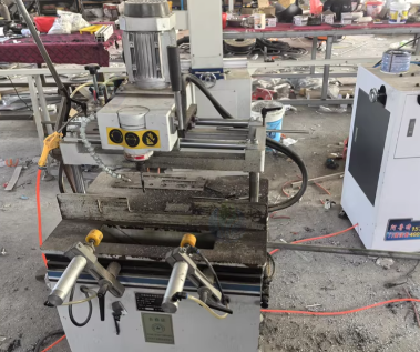 枣庄地区工厂处理中端铣 仿型铣 角码锯 中挺钻 450精密锯 550数显精密锯 门窗组角机 断桥铝斜边压线锯