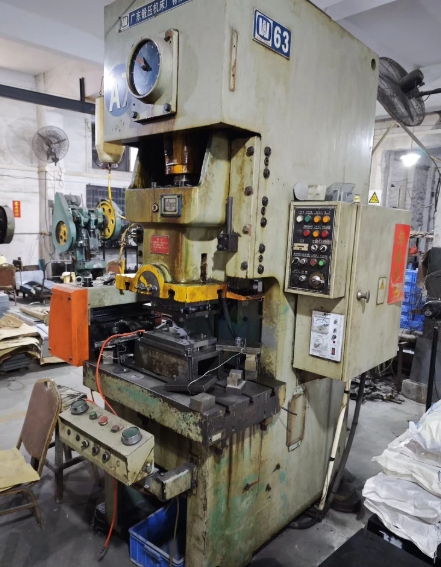 佛山地区处理63吨广锻气动冲床、80吨、50吨、30吨振业齿轮冲床