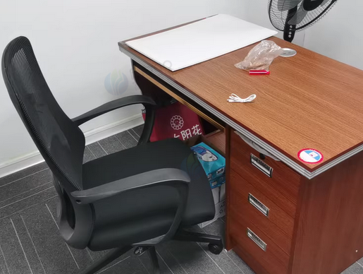 漳州地区处理冰箱、展示柜、办公桌、前台、会议桌桌椅、泡茶桌、电脑