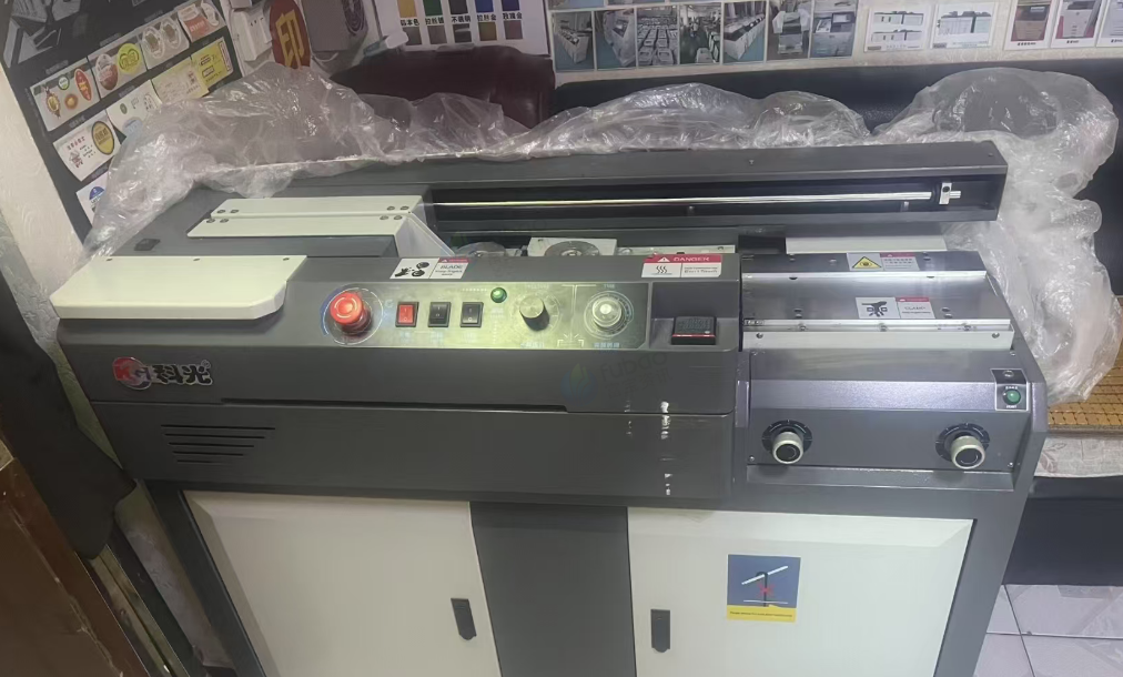 忻州地区处理科光胶装机、大样裁刀一套