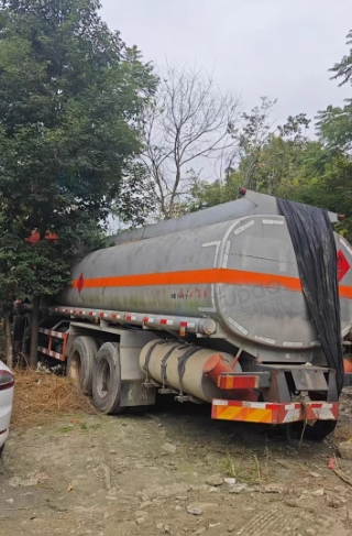 成都地区处理9米六罐车自带油机