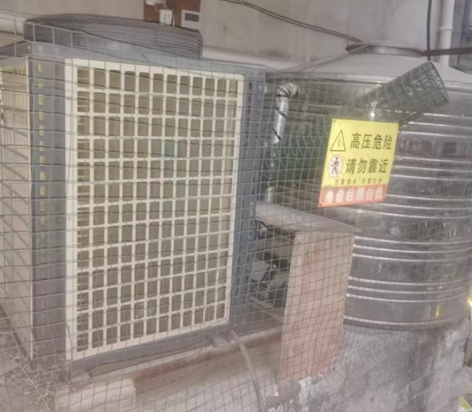 六盘水地区处理两台纽恩泰空气能五匹380v热水机