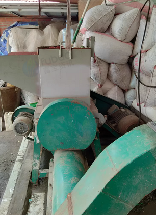 上海地区处理粉碎机、脱标机、吹瓶机等