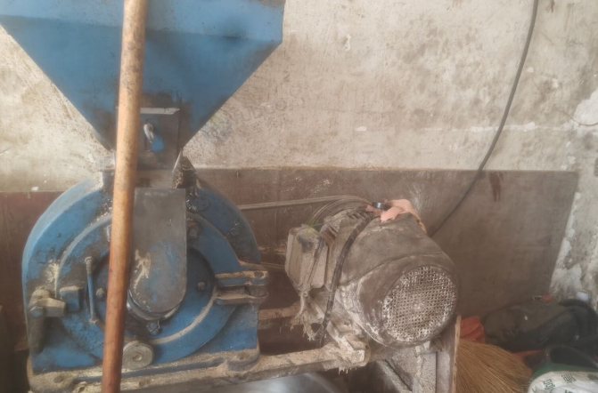 株洲地区油坊处理卧式榨油机、压饼机、打粉机、12千瓦蒸汽发生器、花生剥壳机等