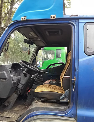 吉安地区处理17年JAC骏铃H330排半厢式货车