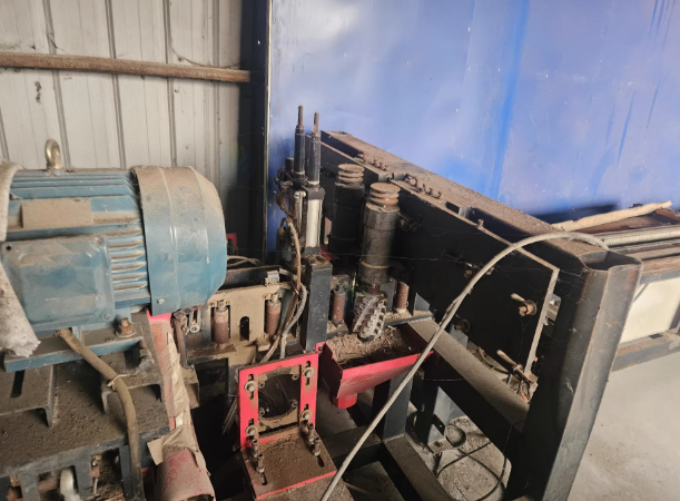 连云港地区工厂处理250KVA箱式变压器1台、脚墩机全套设备