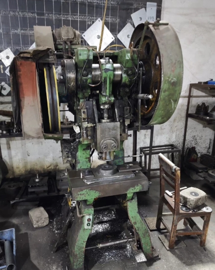 佛山地区处理63吨广锻气动冲床、80吨、50吨、30吨振业齿轮冲床