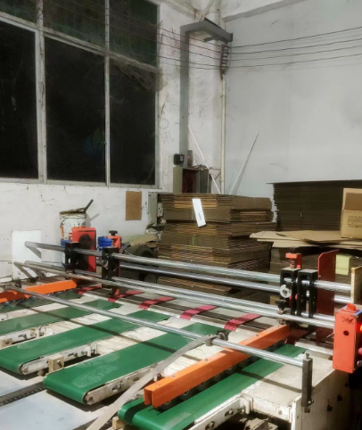 广州地区纸箱厂处理双色印刷开槽机、堆码机、送纸机