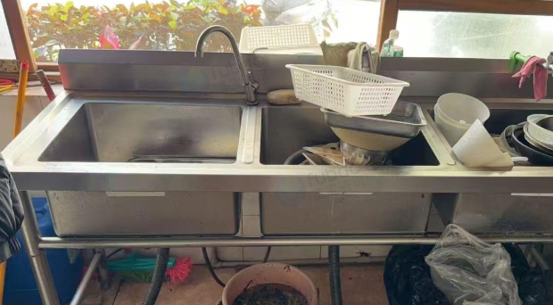 西双版纳地区店铺处理餐饮设备、家具、冰柜、空调、桌椅、厨具等