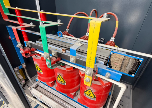 保定地区回收公司处理160KVA铜芯干式厢式变压器2台