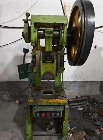 临沂地区个人处理2台16吨冲床