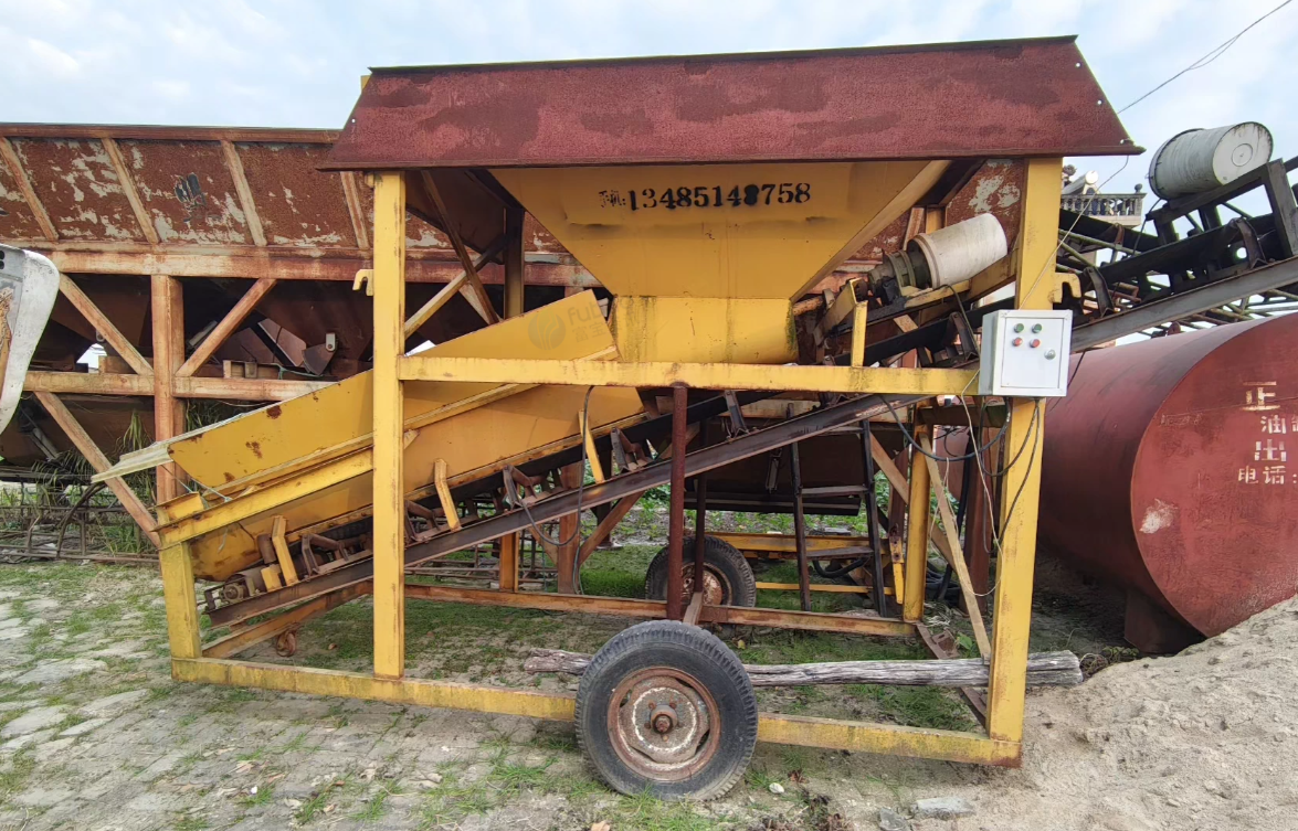 泰州地区处理60T水泥罐、100Y水泥罐、抓斗、搅拌机、送料机等