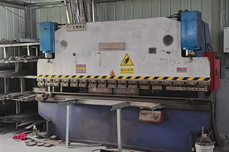 无锡地区工厂处理QC12Y-16x2.5液压摆式剪板机1台、液压折弯机1台