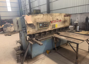 济南地区工厂处理多台扬力冲床