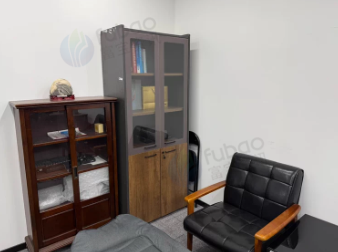 青岛地区公司不干了处理1批显示器 会议桌 凳子 柜子等办公用品