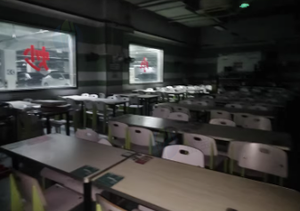 济南地区处理6台中央空调  烤箱 蒸箱 冰柜 展示台 桌椅板凳 消毒柜 纯铜电缆等