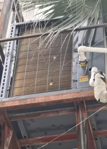 成都地区处理格力3匹、江鹿5匹空气能、增压泵、4个循环泵、1个10吨水箱