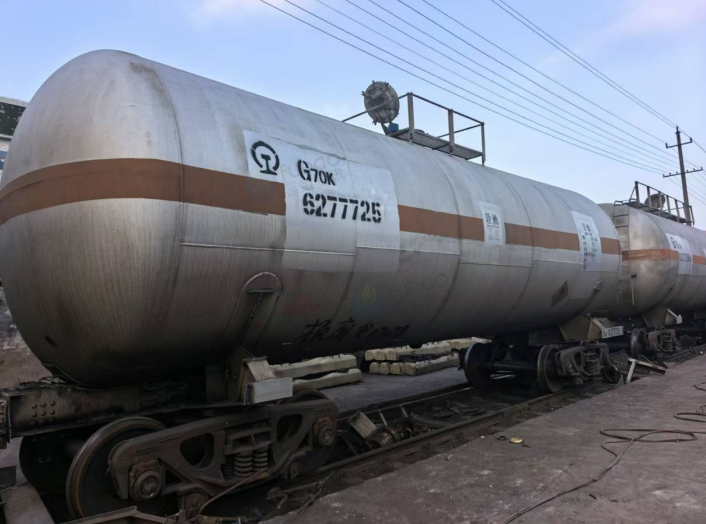 供应：一批70立方轻油火车罐