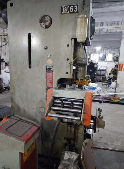 佛山地区处理63吨广锻气动冲床、80吨、50吨、30吨振业齿轮冲床